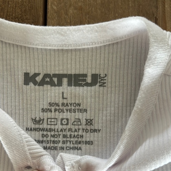 Katie J NYC Hannah White Long Sleeve Ribbed Tee - Picture 3 of 3